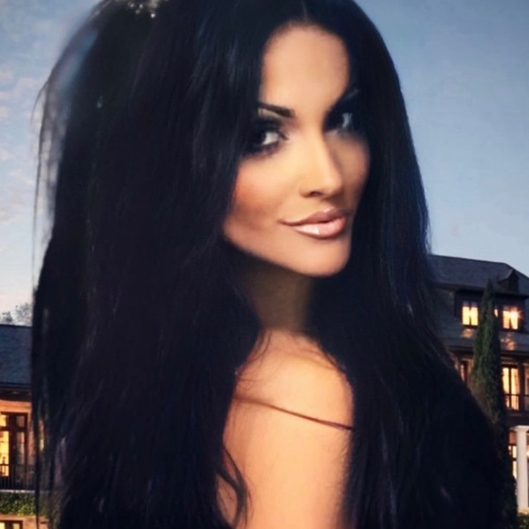 Meet the Posher Other - Hey Beauties, I’m Jill, your tour guide to my closet. 😂🌺